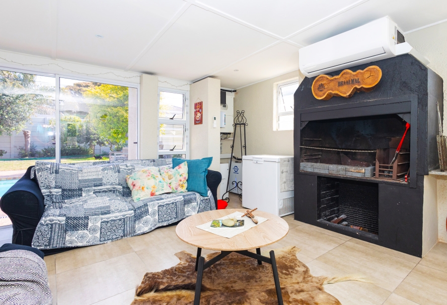 4 Bedroom Property for Sale in Stellenridge Western Cape